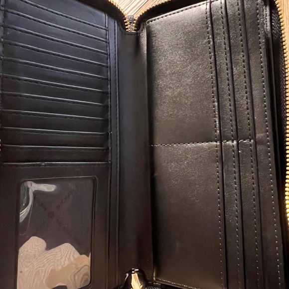 Michael Kors Black Leather Zip Wallet/Clutch-see pics and description 4 details - Picture 4 of 11